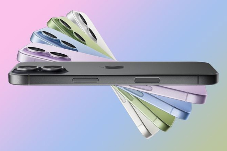Apple Redefines the Smartphone Experience with Design Power and Endless Possibilities