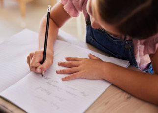 How AI Feeds Keep You Updated on New Web Papers