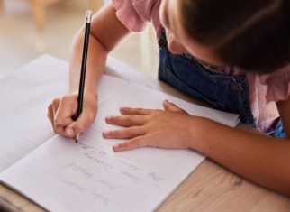 How AI Feeds Keep You Updated on New Web Papers